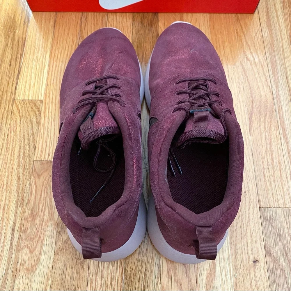 Nike Roshe One PRM Women’s Sneakers